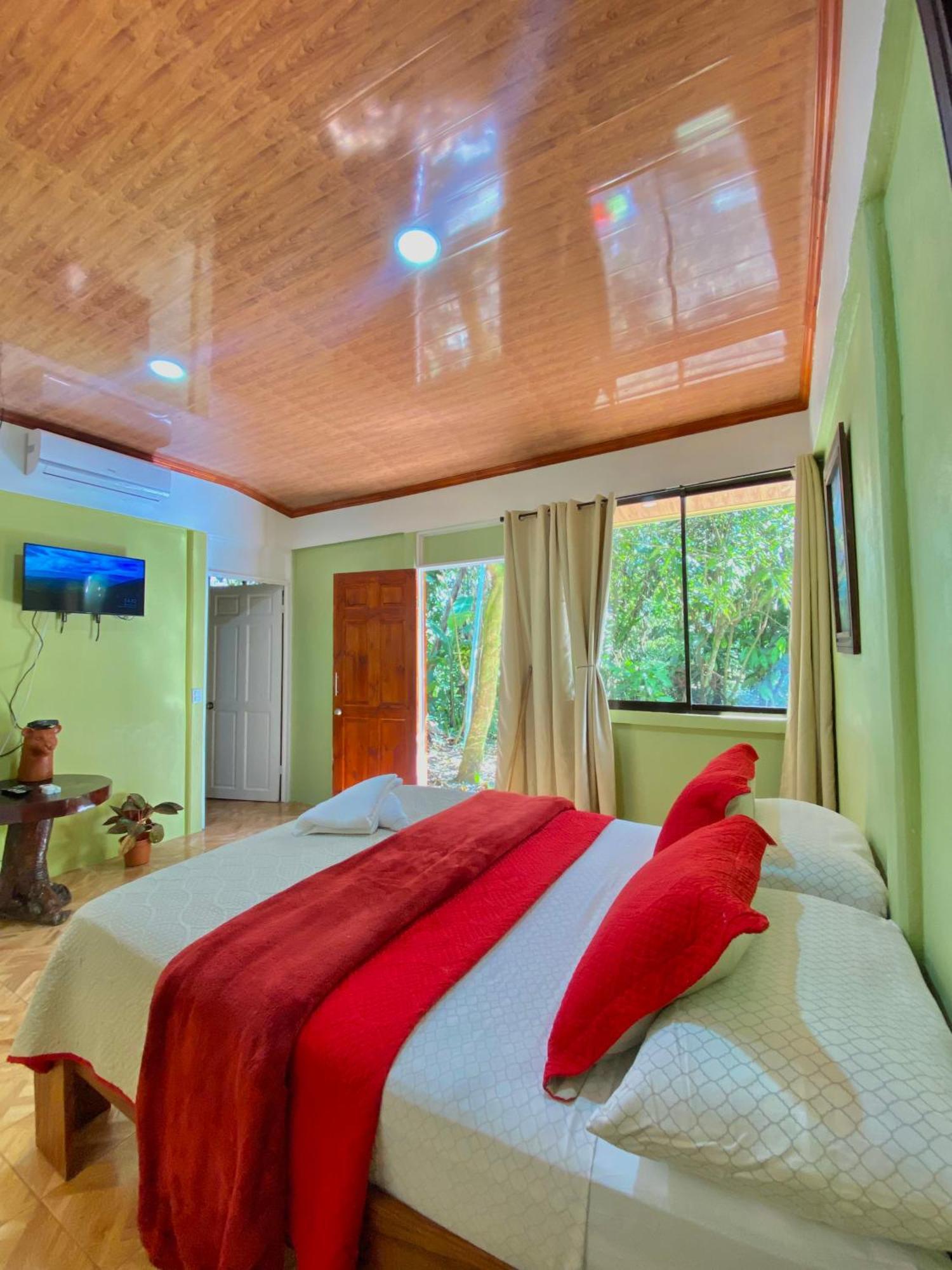 Campo House, De San Carlos *